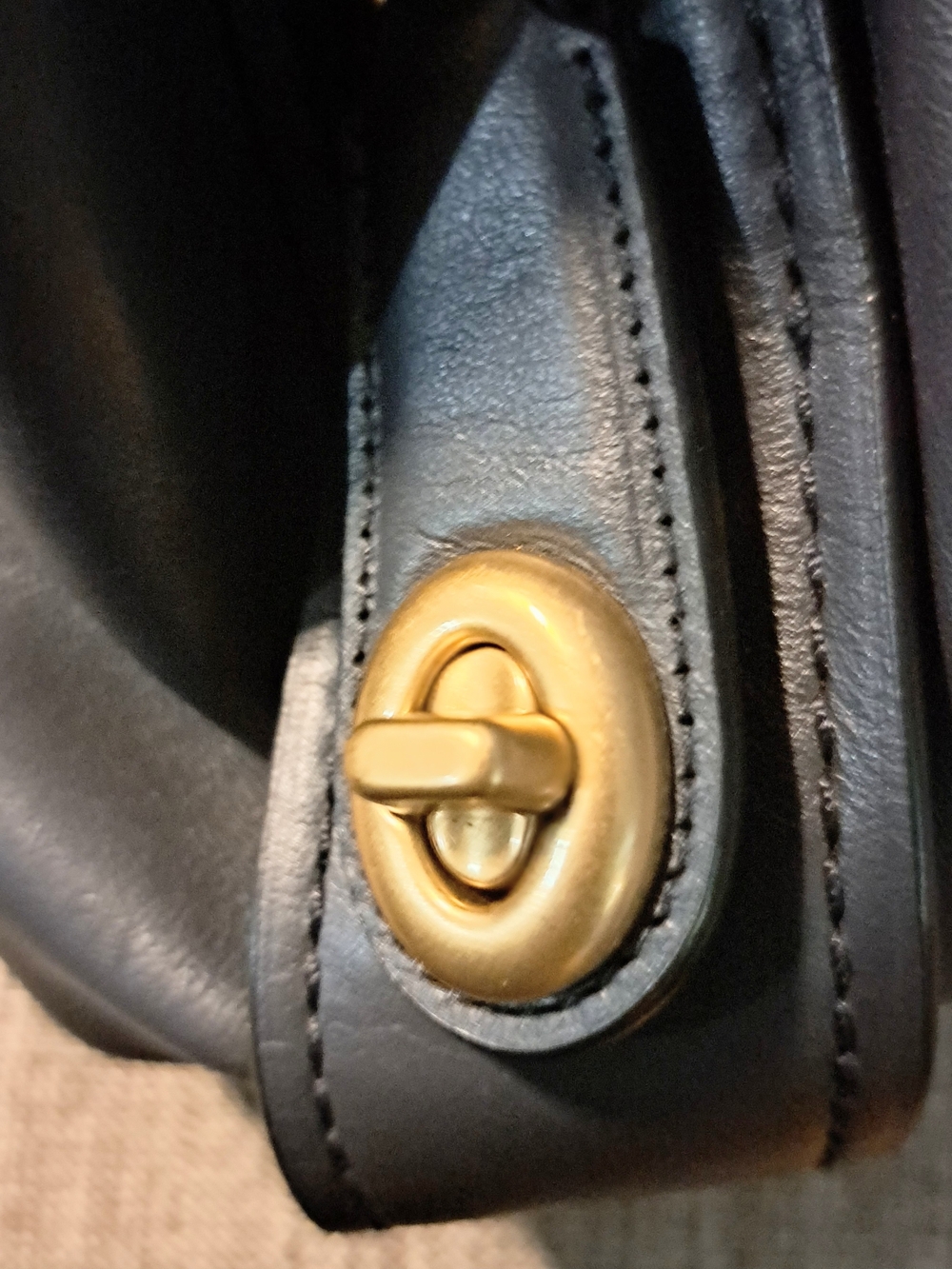 NEW Embossed Navy Edie Shoulder Bag 31 In Signature Leather With Rivets - Picture 8 of 13
